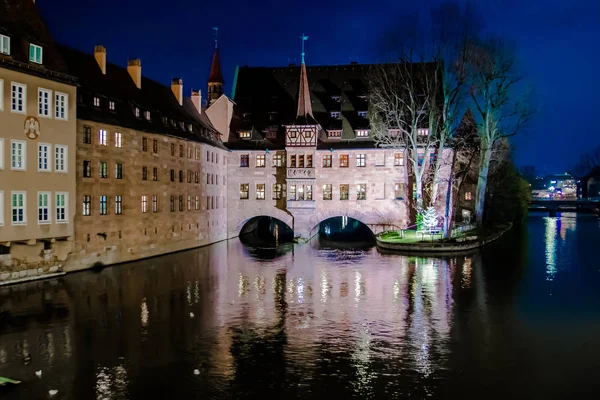 The Heilig-Geist-Spital at night in Nuremberg, Germany. — Stock Photo, Image