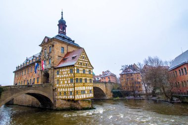 Eski belediye binası iken kar yağıyor, Almanya Bamberg
