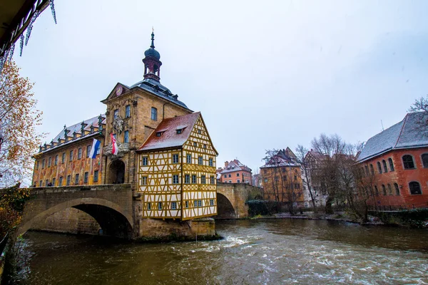 Old town hall in Bamberg while it snows, Germany — Stock Photo, Image