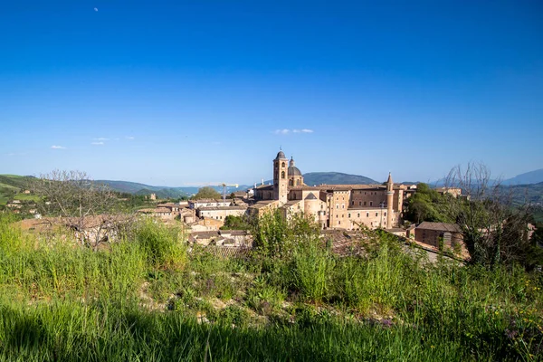 Stadsgezicht van Urbino in Italië — Stockfoto