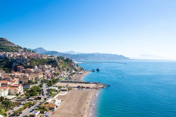 Kilátás Vietri sul Mare Amalfi partjainál. Olaszország — Stock Fotó
