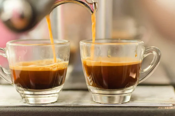 Dos tazas de café caliente —  Fotos de Stock