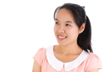 Asyalı kadın gülümseme üzerinde beyaz izole