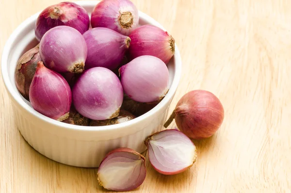 Shallots in a bowl — Stock Photo, Image