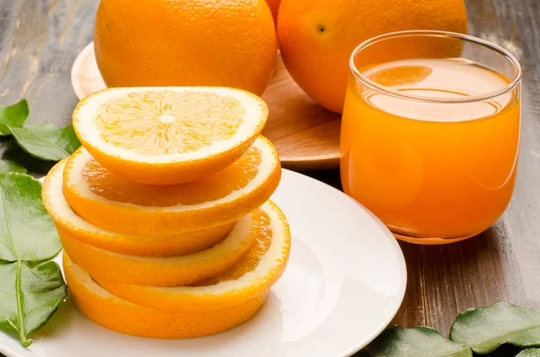 Fruta y jugo de naranja de ombligo —  Fotos de Stock