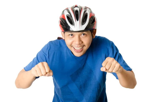男人戴自行车头盔准备骑自行车 — 图库照片