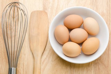 taze yumurta bir kase 