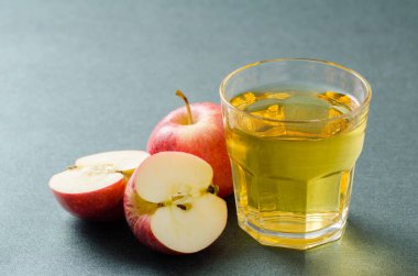 Kırmızı elma meyve ve elma şarabı