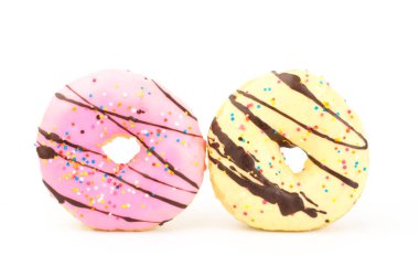 Beyaz arka plan üzerinde renkli donut