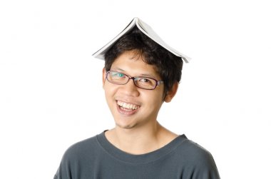 Kitaplar başını tutan adam