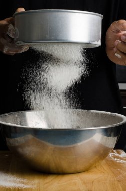 Kasenin içine Un Eleme