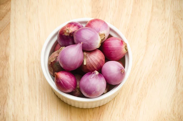 Fresh shallots in a bowl for cooking — Stock Photo, Image