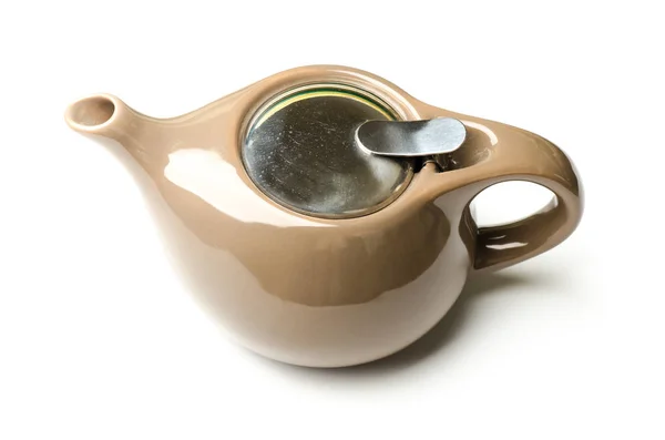 Braune Teekanne auf weißem Hintergrund — Stockfoto