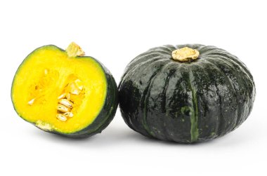 Beyaz arka plan üzerinde çiğ kabak