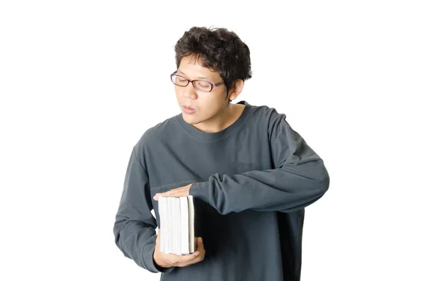 Hombre asiático sosteniendo libros aislados sobre fondo blanco —  Fotos de Stock