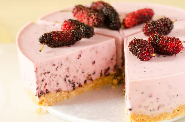 Delicious mulberry cheesecake — Stock Photo, Image