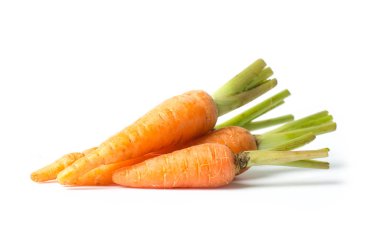 Beyaz arkaplanda havuç