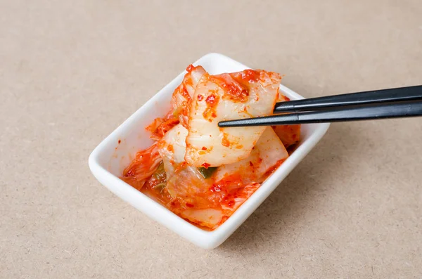 Zelí kimči v míse připravené jídlo, korejské jídlo — Stock fotografie