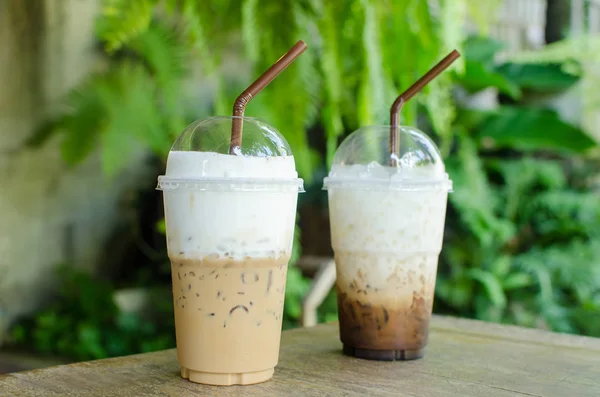 Ice cappuccino and latte coffee on wooden table in the coffee shop — Stock Photo, Image