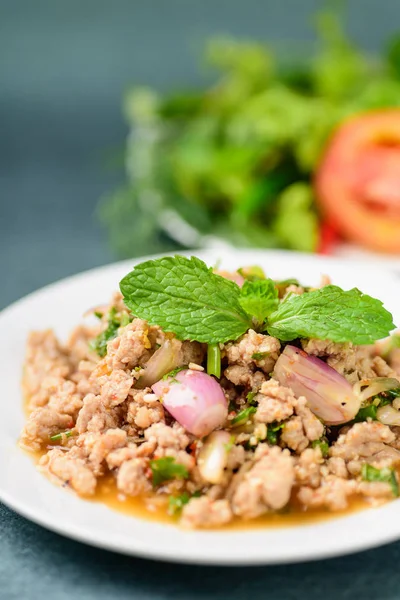 Тайская Еда Острый Салат Свинины Larb Moo — стоковое фото