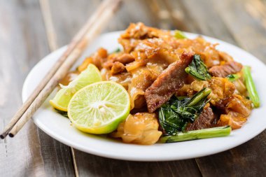 Tay gıda, kızarmış Pirinç Noodle soya sosu (Pad Ew görmek karıştırın)