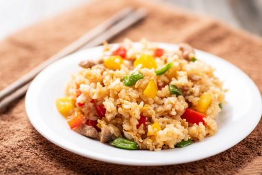 Fried rice ile sebze ve domuz eti, Tayland Mutfağı