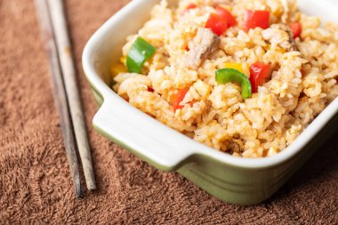 Fried rice ile sebze ve domuz eti, Tayland Mutfağı