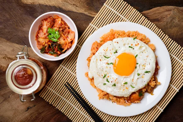 Kimchi Arroz Frito Com Ovo Frito Cima Repolho Kimchi Uma — Fotografia de Stock