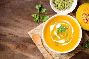 Kabak tohumlu ve kremalı kabak çorbası.