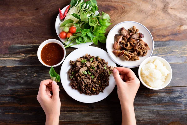 Северная Тайская Еда Острый Мясной Салат Свинины Larb Moo Kua — стоковое фото