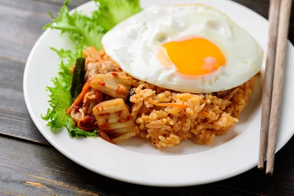 Kimchi Arroz Frito Com Ovo Frito Cima Comida Coreana — Fotografia de Stock