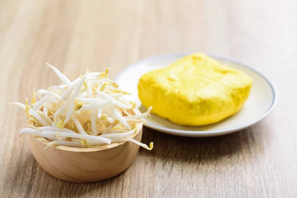 Germe Haricot Mungo Frais Tofu Sur Table Bois Ingrédient Alimentaire — Photo