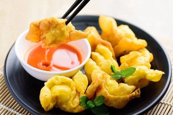 Deep Fried Crispy Wonton Stuffed Minced Pork Quail Egg Shrimp — Stock Photo, Image