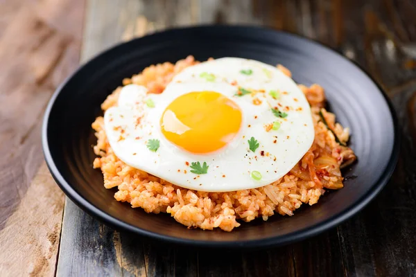 Kimchi Arroz Frito Com Ovo Frito Cima Comida Coreana — Fotografia de Stock