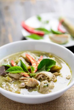 Tayland yeşil körili tavuğu kasede, Tayland yemeği