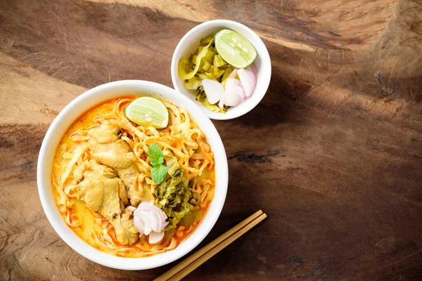 Cibo Tailandese Del Nord Khao Soi Zuppa Tagliatelle Curry Piccante — Foto Stock