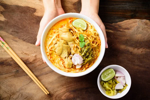 Cibo Tradizionale Tailandese Del Nord Khao Soi Zuppa Tagliatelle Curry — Foto Stock