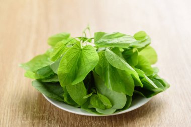 Bauhinia Purpurea (ateş ve taze yapraklar), yenilebilir bitki ağacı, Kuzey Tayland yemeklerinde besin maddeleri ve alternatif tıp için kullanılır.