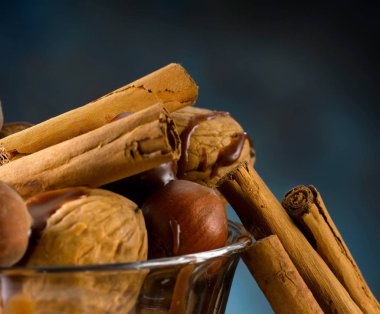 frutta secca e cioccolata