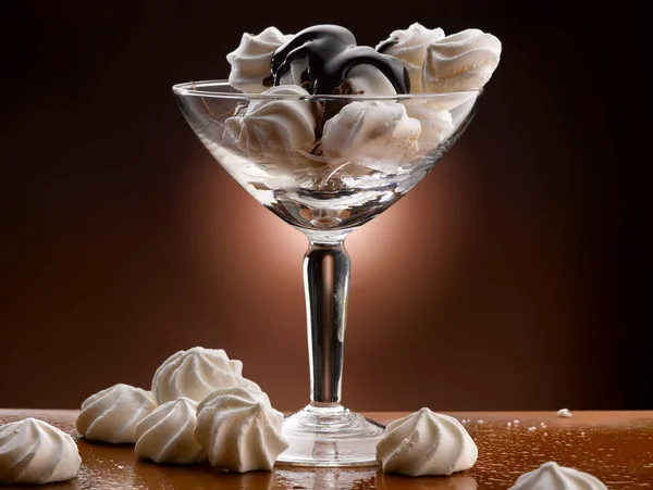 Delicious Homemade Meringues Sprinkled Chocolate — Stock Photo, Image