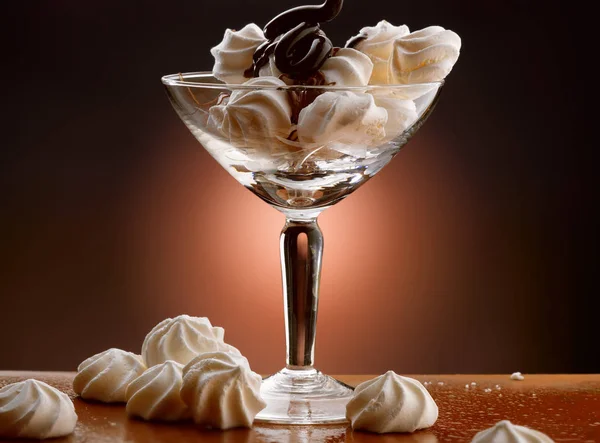 Delicious Homemade Meringues Sprinkled Chocolate — Stock Photo, Image