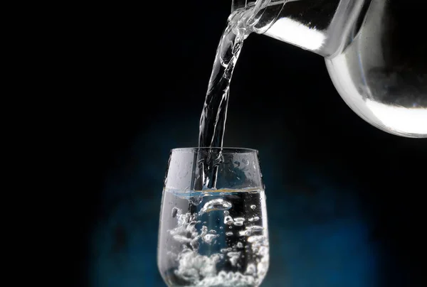 Zoet Natuurlijk Water Gegoten — Stockfoto