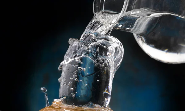 Zoet Natuurlijk Water Gegoten — Stockfoto