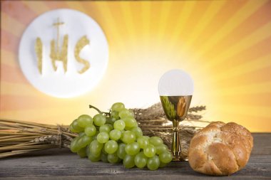 Ekmek ve şarap, kadeh ve ev sahibi, ilk comm Eucharist sembolü