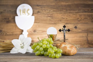 Ekmek ve şarap, kadeh ve ev sahibi, ilk comm Eucharist sembolü