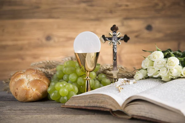 Eucaristia símbolo de pão e vinho, cálice e anfitrião , — Fotografia de Stock