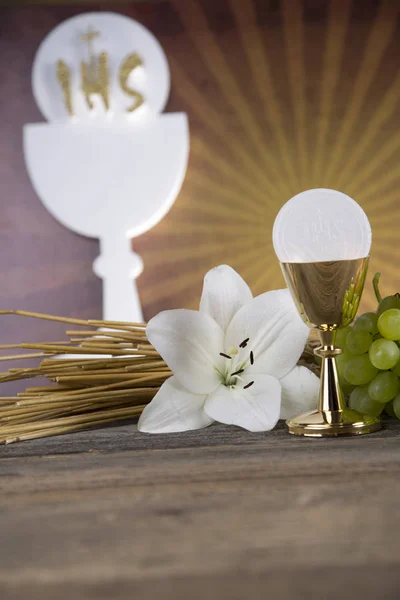 Eucaristia simbolo di pane e vino, calice e ostia , — Foto Stock