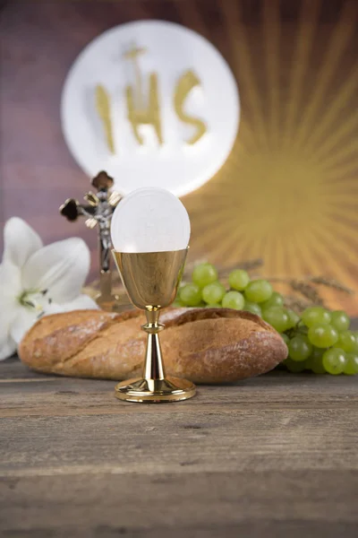 Eucaristia simbolo di pane e vino, calice e ostia, Prima comunione — Foto Stock