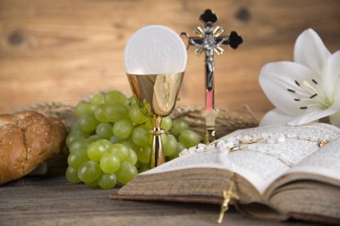 Ekmek ve şarap, kadeh ve ev sahibi, ilk comm Eucharist sembolü