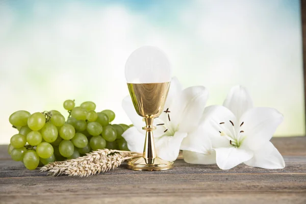 Symbol eucharistii chleba a vína, kalich a hostitele, — Stock fotografie